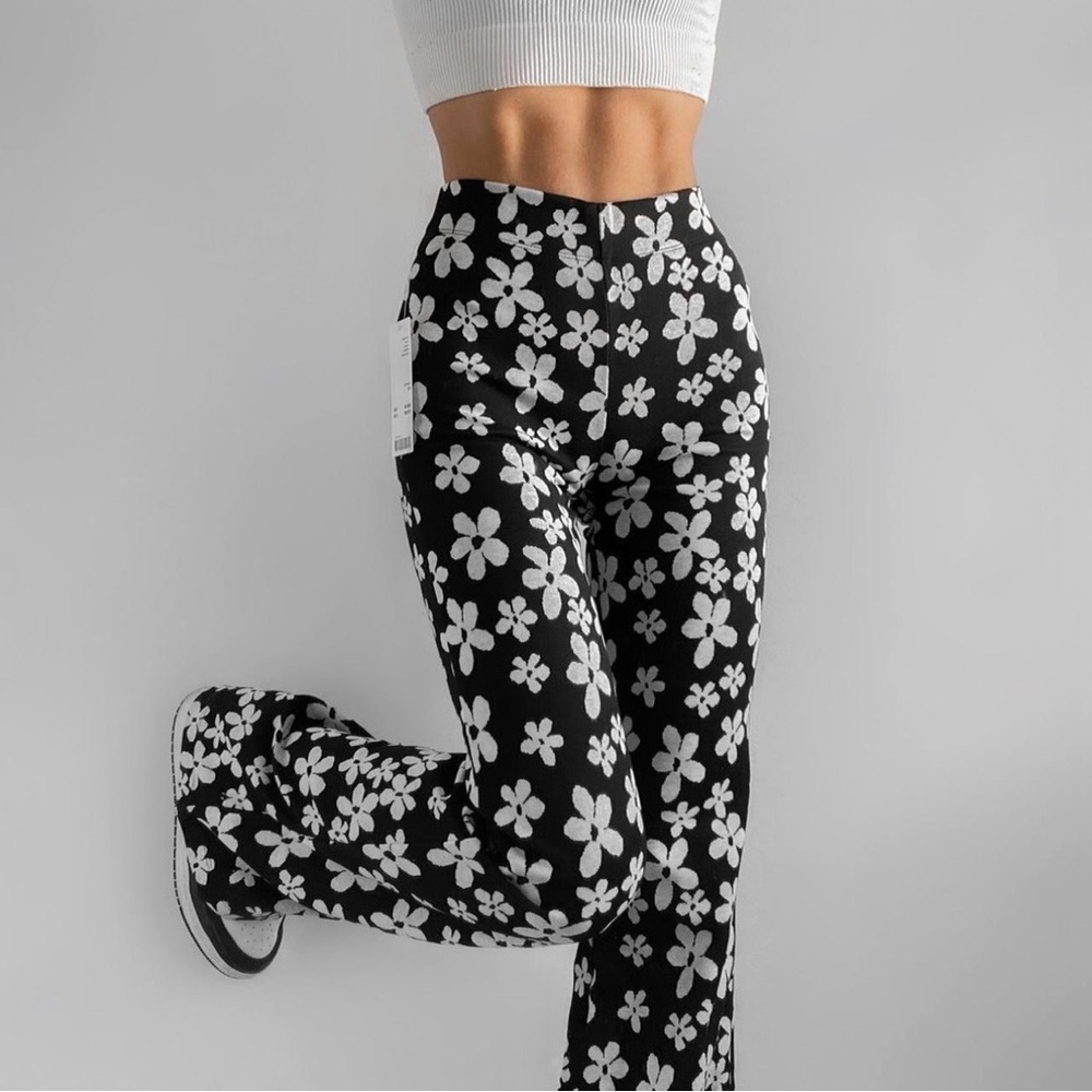Urban Outfitters Bryn Pull-On Flare Pant - Medium